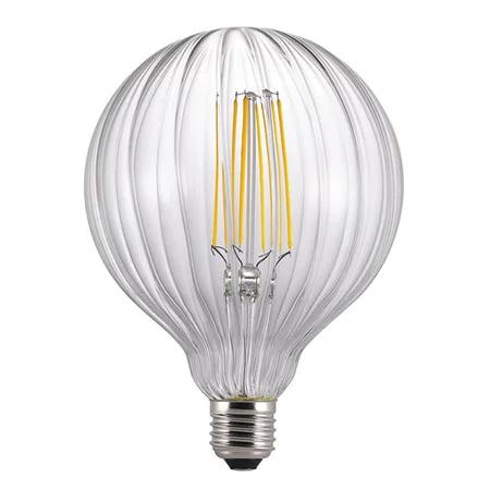 Ampolleta LED de filamento vintage con forma de globo, vista de frente sobre fondo blanco.